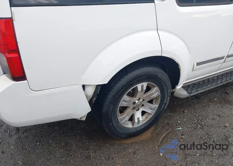 2011 Nissan Pathfinder Silver z USA, uszkodzony, nr VIN 5N1AR1NN2BC608409